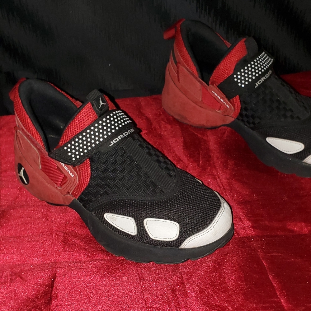 RARE JORDAN'S MEN'S SIZE 8 RED BASKETBALL SNEAKERS